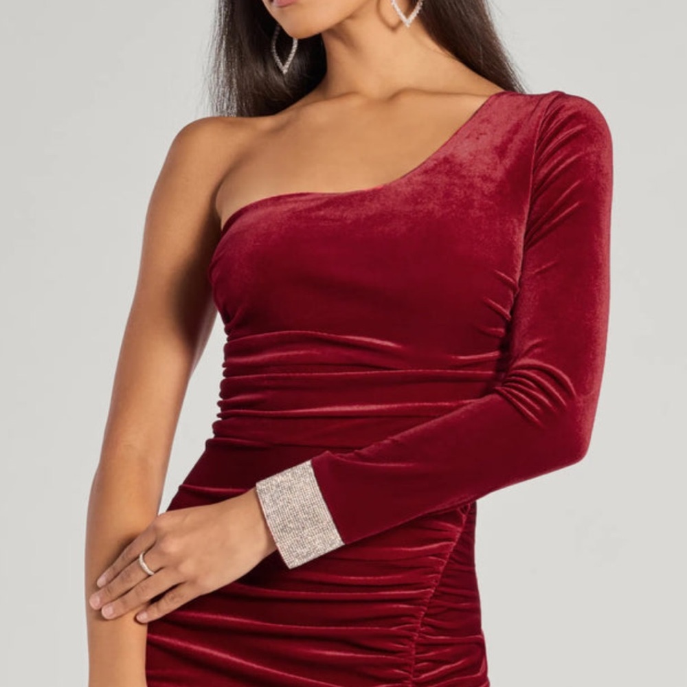 New Lyra Velvet One-Shoulder Rhinestone Cuff Mermaid Dress - Picture 6 of 14